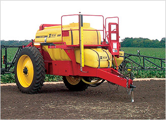 Pull-type farm equipment sprayer