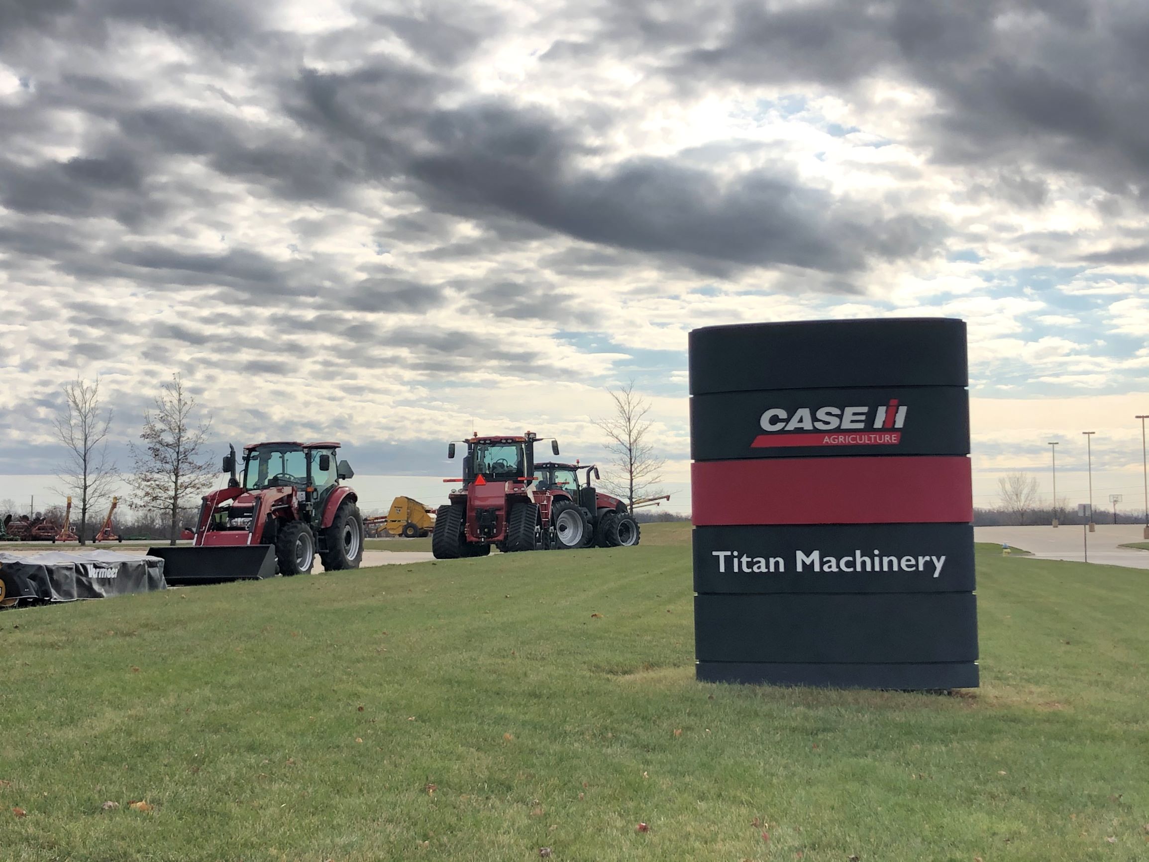 Titan Machinery Pella - Front Sign Titan Machinery Pella - Front Sign