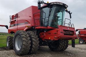 2018 Case IH 7240 Combine 2768222-24 2018 Case IH 7240 Combine 2768222-24